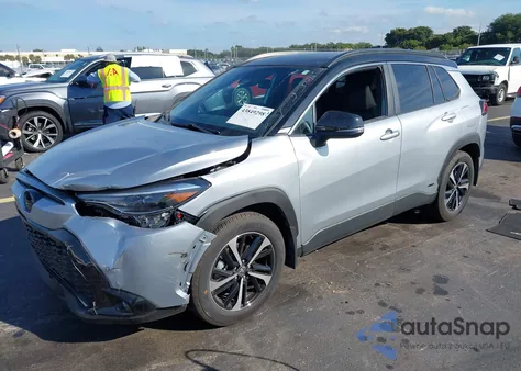 2024 Toyota Corolla Cross Hybrid Xse z USA, uszkodzony, nr VIN 7MUFBABG3RV048600